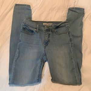Levi’s 312 shipping skinny jeans